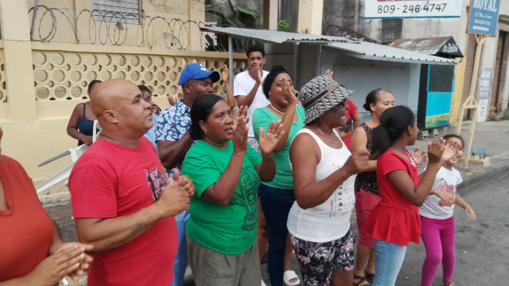 Familias denuncian quedarán a la intemperie por construcción de oficinas del Ferry en SPM