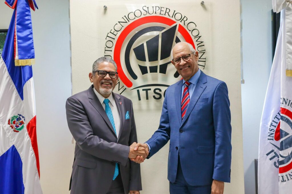 José Ramón Holguín Brito, asume como nuevo rector del ITSC