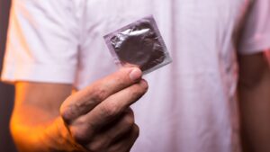 La OMS advierte del alarmante declive del uso del preservativo entre adolescentes