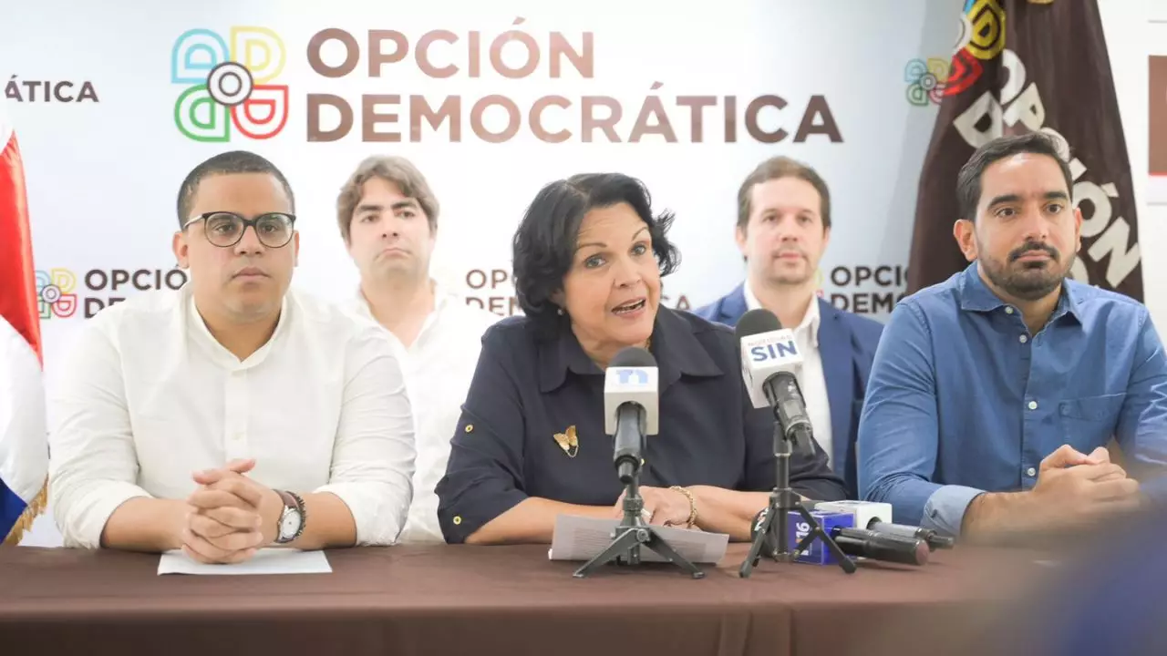 Opción Democrática dice que el presidente y el PRM, por un lado, y la gente por el otro.