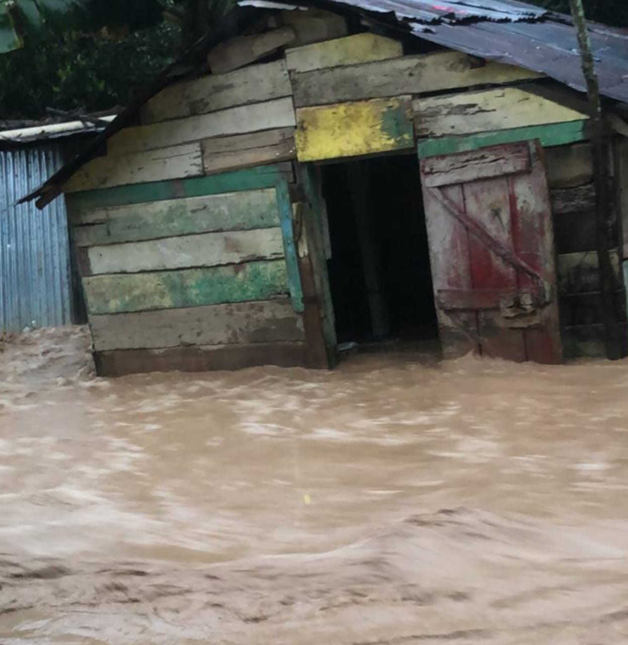 Más de doce viviendas afectadas tras lluvias en Barahona.