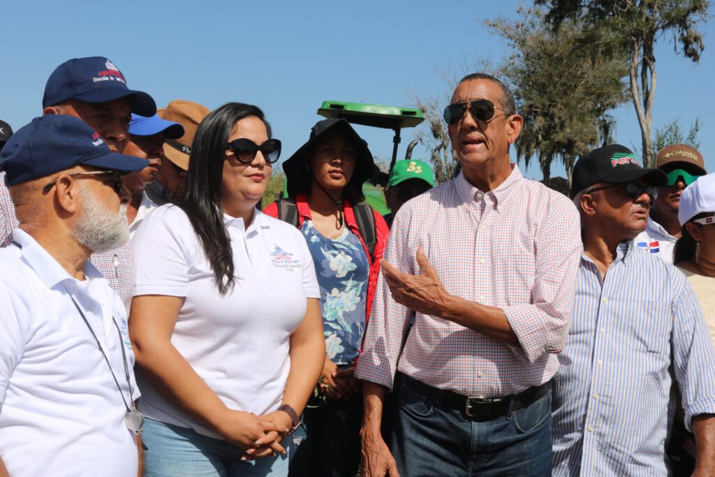 Ministerio de Agricultura dispone veda cultivos hospederos de la flor de habichuela y mosca blanca