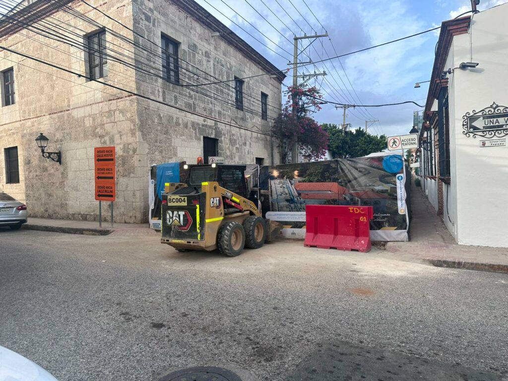 Remozamiento en Zona Colonial disminuye cantidad de parqueos