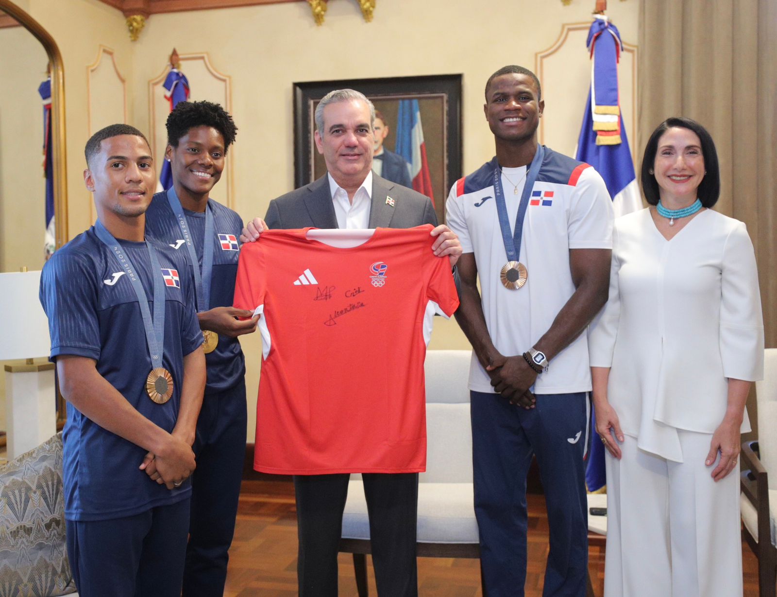 Presidente recibe en Palacio Nacional a medallistas olímpicos Marileidy Paulino, Yunior Alcántara y Cristian Pinales