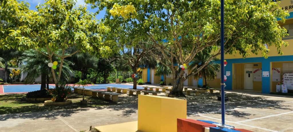 Docencia no inicia en Escuela Arroyo Al Medio de Nagua porque padres exigen Tanda Extendida