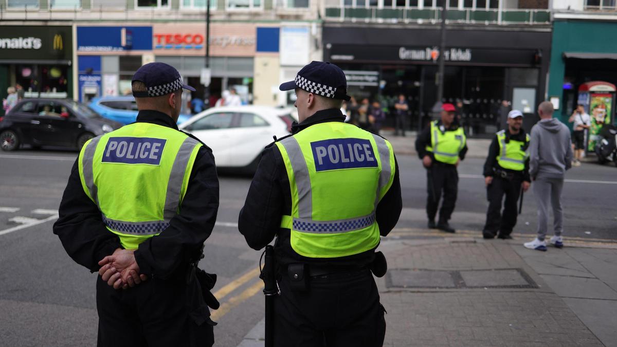 Un hombre es detenido por apuñalar a una niña y una mujer en el centro de Londres