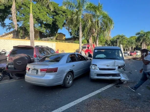 Accidente en Villa Duarte deja un muerto y un herido