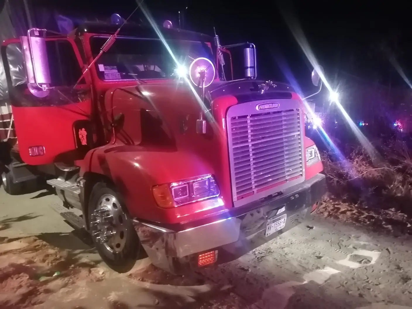 Camión que chocó contra Bar en Azua transportaba aguacates para santo domingo