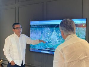 El Senador por la provincia Bahoruco, Guillermo Lama, sostuvo un encuentro con el director de la “Oficina Nacional de Apoyo a la Reforma Penitenciaria” (ONAPREP), Dr. Roberto Santana, en el cual le planteó la situación carcelaria de Neiba en los actuales momentos.