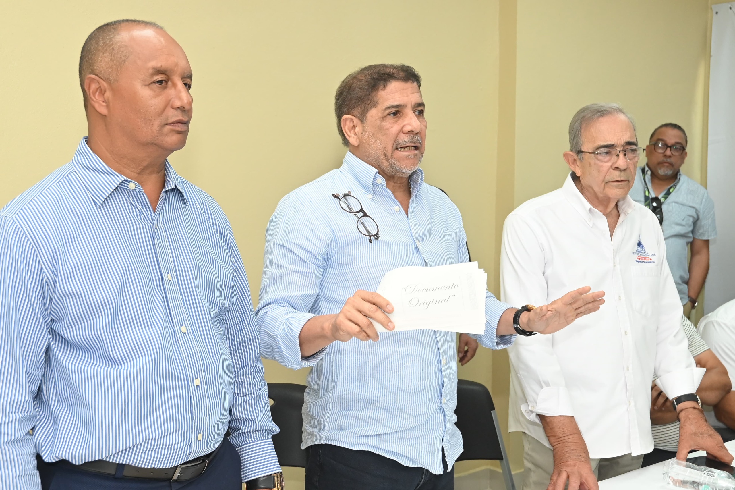 Ruta Solidaridad Agropecuaria continúa con entrega cheques a productores agrícolas