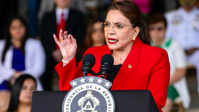 Xiomara Castro durante un discurso