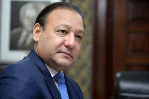 Abel Martínez a vicepresidenta: Mi gestión se enfocó en servicios que benefician a la población, no en torneo de golf