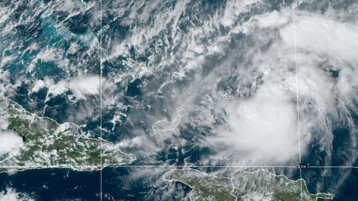 El huracán Oscar toca tierra en Bahamas y se dirige hacia Cuba