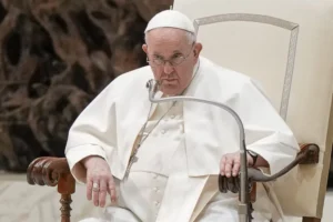 El Papa Francisco muestra leves mejorías y se encuentra en una situación estable