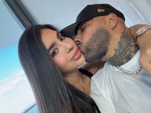Nicky Jam sorprende a su esposa con un Ferrari de $350,000