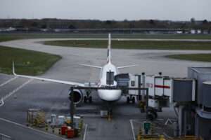 El aeropuerto más grande de Europa fue cerrado por un corte de energía eléctrica tras un incendio