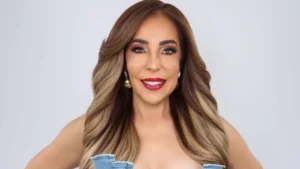 Gelena Solano llegando a los ensayos finales de los Premios Soberanos 2025