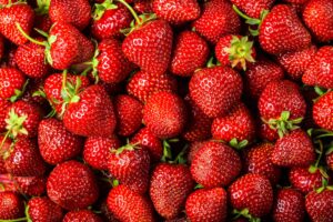 Oro rojo: la fruta con más vitamina C que la naranja que protege contra el envejecimiento