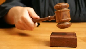Dictan un año de prisión preventiva al capitán de la FARD acusado de falsificar permisos de trabajo