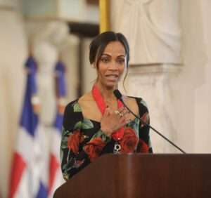Zoé Saldaña agradece su condecoración en el Palacio Nacional: "Esto es un sueño hecho realidad"