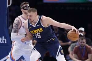 Denver, sin Jokic, frenó a Houston Rockets; Oklahoma sigue caliente