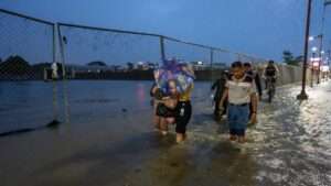 Se eleva a 18 el número de fallecidos por las lluvias en Ecuador