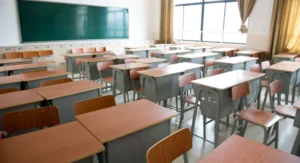 Paro indefinido de docencia afecta a más de 20,000 estudiantes en las provincias Duarte y Hermanas Mirabal