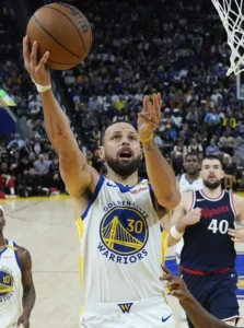 Warriors y Grizzlies en duelo crucial ayer