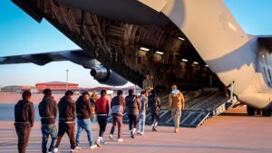 Autoridades comienzan a detener embarazadas indocumentadas en maternidades