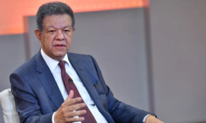 Leonel Fernández encabeza en París coloquio internacional sobre la Revolución de Abril de 1965