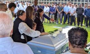 Octavio Dotel recibe amplio apoyo en camino a su última morada