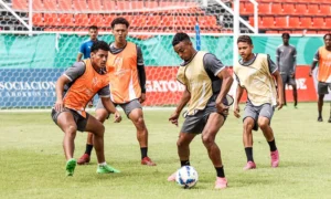 Cibao FC y Delfines en batalla hoy por la cima