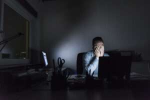 Desgaste laboral, el 'virus' que mata la productividad y el bienestar corporativo