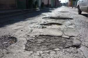 Denuncian hoyo y mal estado de calles en Buena Vista Primera, Santo Domingo Norte