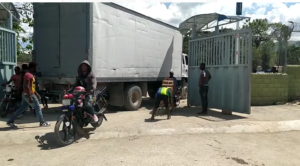 Haití bloquea paso de camiones con importaciones desde República Dominicana