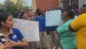 Estudiantes de escuela en Villa Vásquez exigen intervención urgente para evitar tragedia