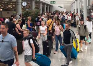 Más de 200 vuelos cancelados o retrasados en el aeropuerto de Lisboa por el apagón