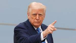 Trump asegura que China "ha jugado mal sus cartas" tras imponer aranceles al 34% a importaciones estadounidenses