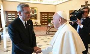 Luis Abinader lamenta la partida del papa Francisco y honra su legado