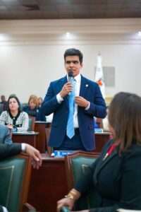 Regidor propone publicar alertas de desaparecidos en pantallas digitales del DN