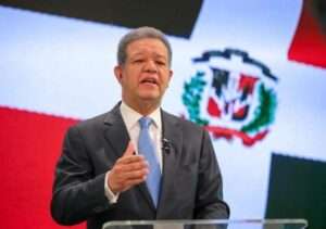 Leonel Fernández propone diálogo nacional ante medidas arancelarias y crisis migratoria