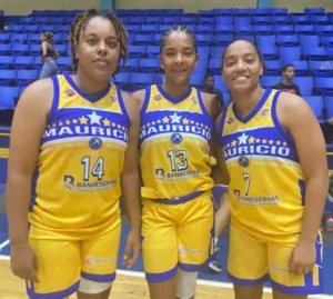 Mauricio Báez y San Carlos triunfan en apertura del Torneo de Baloncesto Superior Femenino