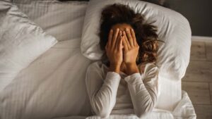 Dormir mal, el hábito que impide bajar de peso aún haciendo dieta y ejercicio