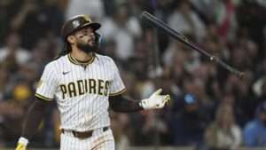 Tatis Jr. a la ofensiva y Peralta en el pitcheo entre los mejores criollos en MLB