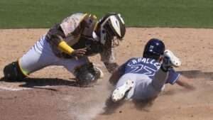 Novato Simpson logra 3 hits mientras Rays barren con victoria a Padres