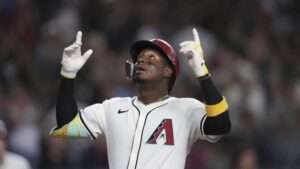 Perdomo la saca y ayuda a Diamondbacks a vencer a Bravos y romper racha de derrotas