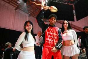 Joven de 20 años gana la primera carrera de espermatozoides en Los Ángeles