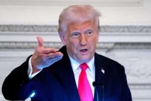 Donald Trump presenta la "tarjeta dorada": un permiso migratorio exclusivo para millonarios