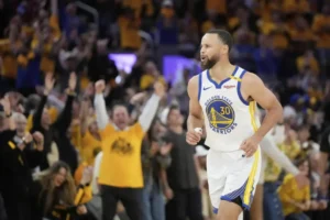 Stephen Curry es nombrado Compañero del Año Twyman-Stokes de la NBA