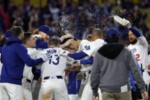 Shohei Ohtani impulsa la remontada de los Dodgers con un jonrón en la novena entrada